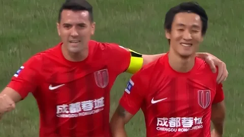 “中国速度滑冰男团在亚冬会短距离团体追逐赛上夺金”