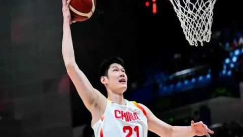 湖人对决活塞，专家预测大乐透期号走势